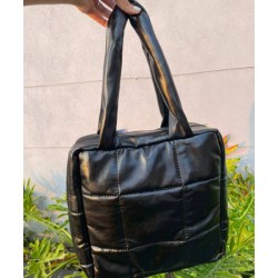 Bolso cuadrado y Acolchado Morgan Negro. 23 4010