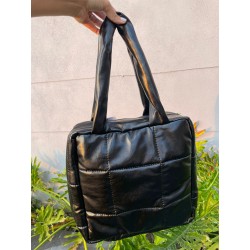 Bolso cuadrado y Acolchado Morgan Negro. 23 4010