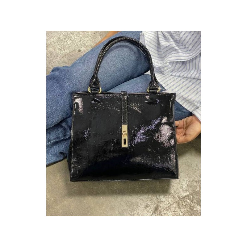 Bolsa Negra de Charol Mod. 24 8005
